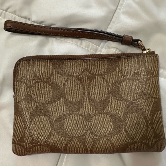 Coach wristlet - Picture 2 of 3